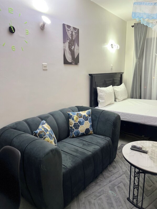 1 habitación, escritorio, tabla de planchar con plancha y wifi gratis 