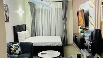 1 soverom, skrivebord, strykejern/-brett og wi-fi (inkludert)