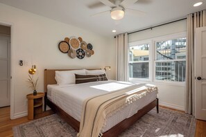 3 chambres, fer et planche à repasser, Wi-Fi, draps fournis