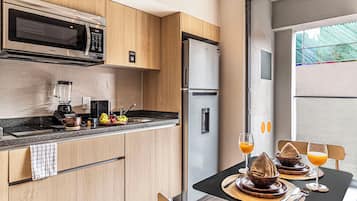 Premier Apartment, Balcony, City View | Private kitchen | Fridge, microwave, stovetop, blender