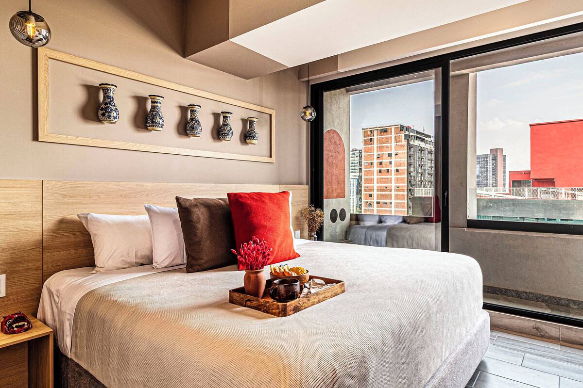 Apartamento Signature, balcón, vistas a la ciudad | Ropa de cama hipoalergénica y caja fuerte