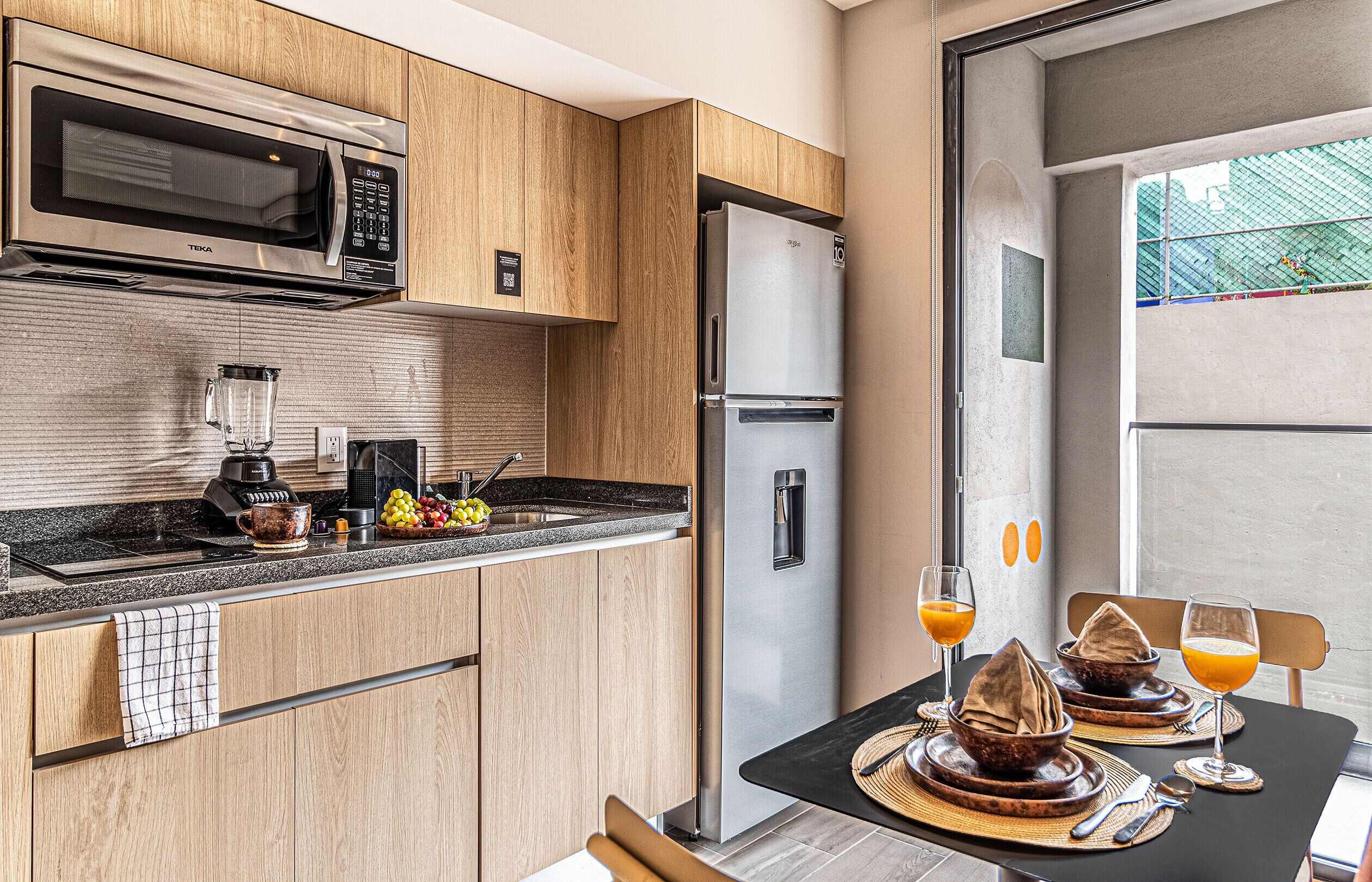 Premier-lejlighed - balkon - byudsigt | Privat køkken | Køleskab, mikrobølgeovn, kogeplade, blender