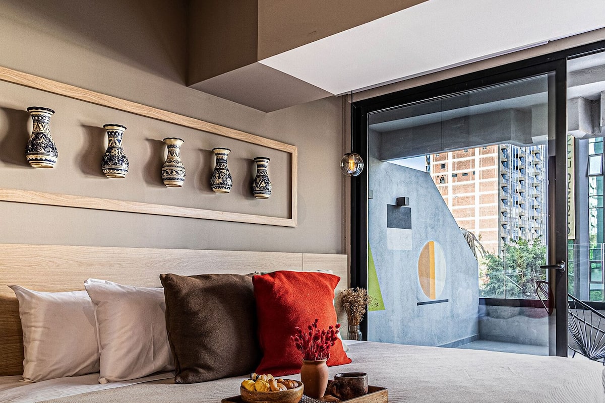 Deluxe appartement, balkon, uitzicht op stad | 1 slaapkamer, hypoallergeen beddengoed, een kluis op de kamer