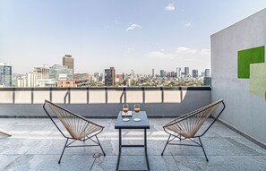 Apartamento sénior | Balcón