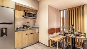 Family Apartment | Private kitchen | Fridge, microwave, stovetop, blender