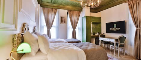 Kamar Twin Junior | Seprai katun Mesir, seprai premium, brankas, dan tirai kedap cahaya