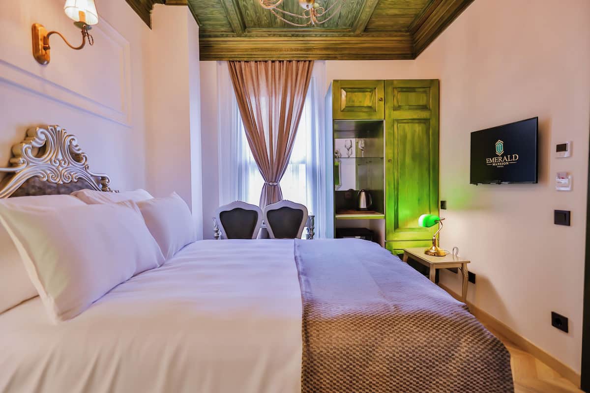 Habitación doble Confort, vista al patio | 1 habitación, sábanas de algodón egipcio y ropa de cama de alta calidad