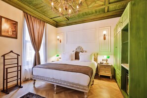 Junior Triple Room | Egyptian cotton sheets, premium bedding, in-room safe, blackout drapes