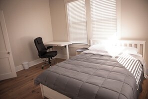 2 間睡房、書桌、Wi-Fi、床單