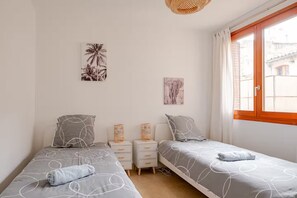 2 chambres, fer et planche à repasser, accès Internet, draps fournis