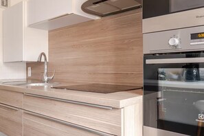 Réfrigérateur, micro-ondes, four, lave-vaisselle