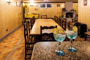 Dining - House in the mountains of Toledo, Near Toledo puy du fou and cabañeros (Navahermosa)