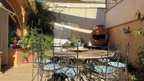 Outdoor dining - House in the mountains of Toledo, Near Toledo puy du fou and cabañeros (Navahermosa)