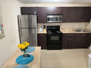 Private kitchen - 1Bed Abode Near Main Attractions (Miami)
