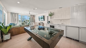House, Accessible | 5 bedrooms, Internet - Blue Lagoon in Siesta Key (Siesta Key)