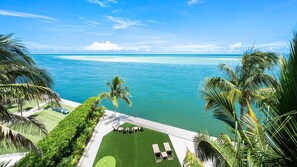 A resort view with a pool, lounge chairs, and palm trees. - Endless Horizon in Siesta Key (Siesta Key)