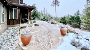 A wooden house with a covered patio and a snow-covered pathway. - 3 Bedroom w/ Game Room / Gourmet Kitchen / Community Pool - MNT VIEW IS AMAZING! (Cle Elum)