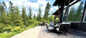 3 Bedroom w/ Game Room / Gourmet Kitchen / Community Pool - MNT VIEW IS AMAZING!