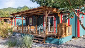 Superior Mobile Home | 1 bedroom, cots/infant beds, WiFi, bed sheets