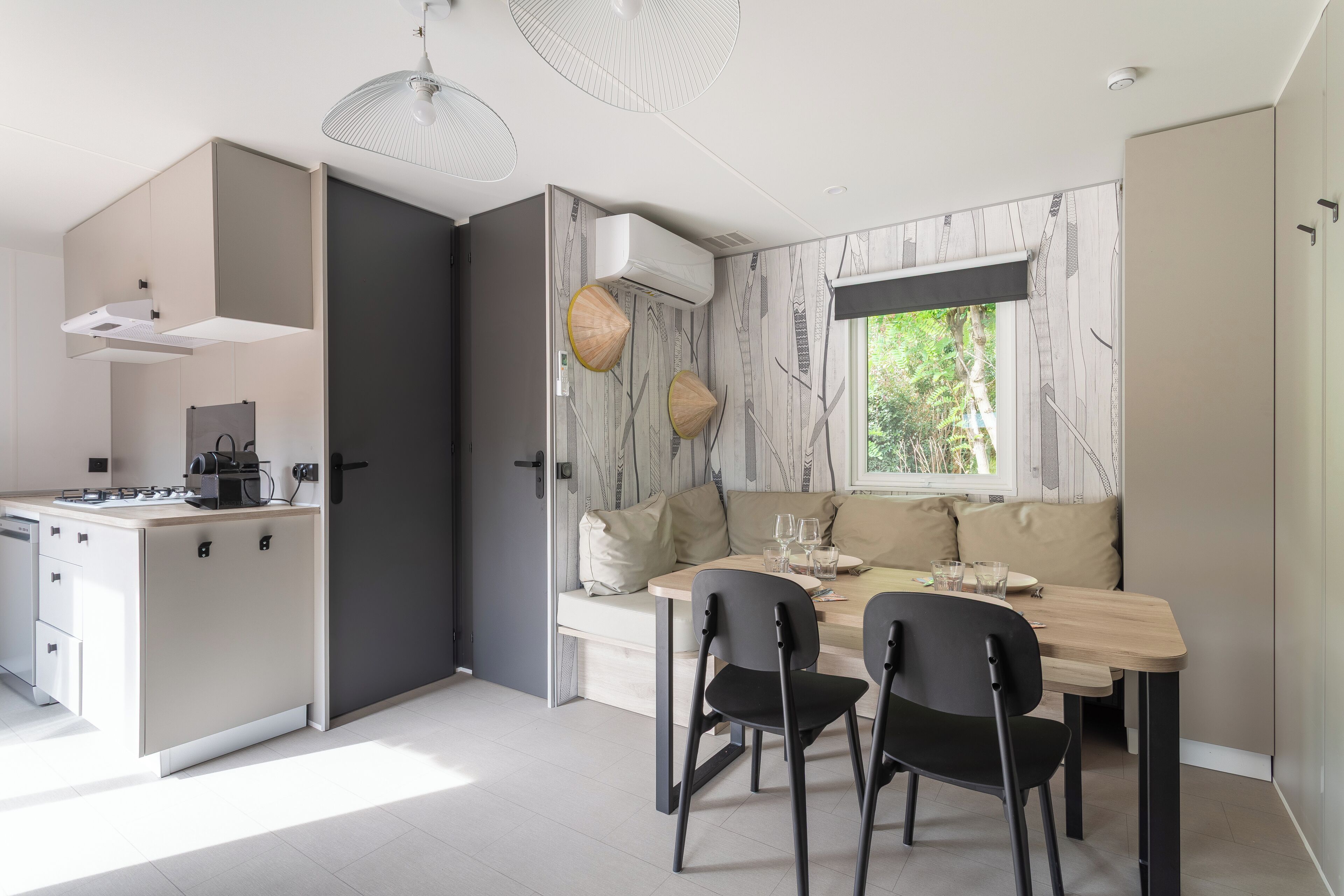 Superior Mobile Home | Living area | 50-cm flat-screen TV with digital channels