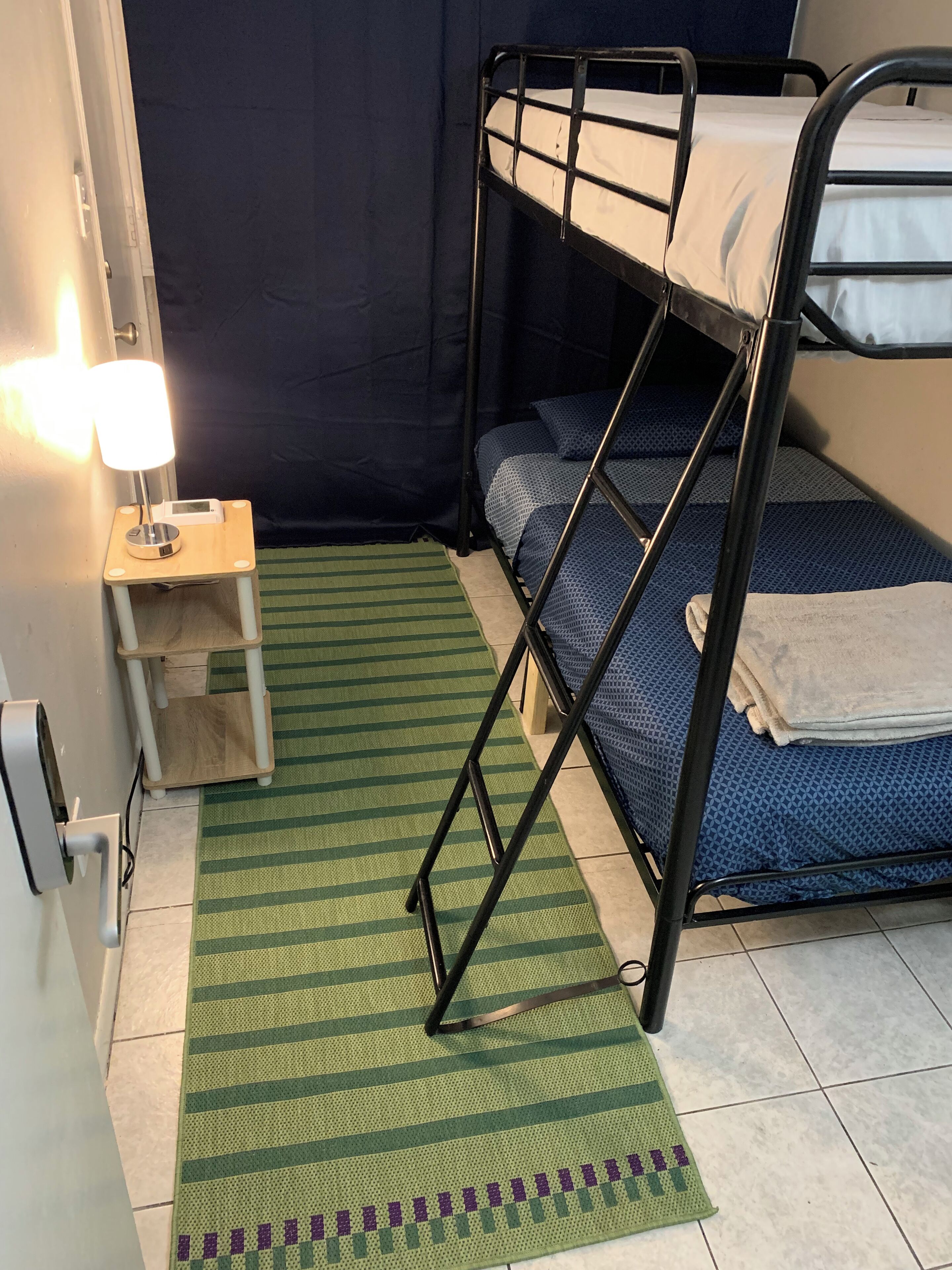 Habitación individual básica | Wifi gratis y ropa de cama