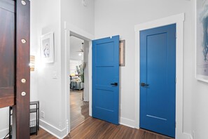 Interior - 3 Bedroom near Midtown & Stadium, King Bed, Quiet Neighborhood, Pets Welcome (Atlanta)