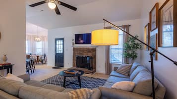 Smart TV, fireplace