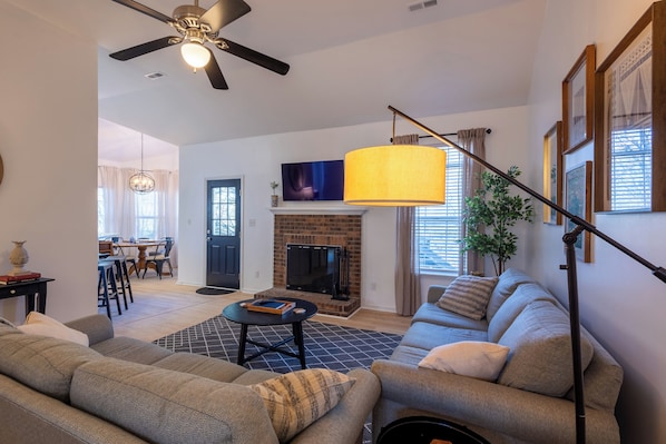 Smart TV, fireplace