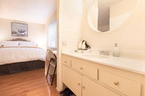 2 dormitorios, tabla de planchar con plancha, wifi y ropa de cama