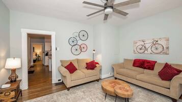 House, Multiple Beds, Patio, Garden View (Loveland Landing) | Living area | TV