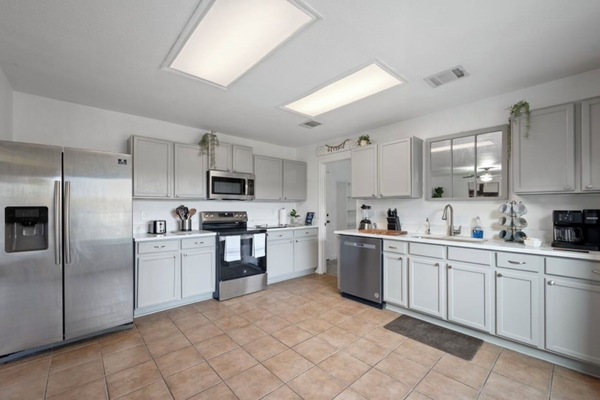 Frigorífic, microones, forn i placa de cuina