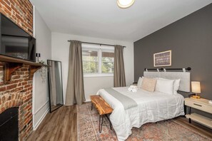 Maison, plusieurs lits, cuisine, vue jardin (Scholar’s Haven) | 4 chambres, décoration personnalisée, ameublement personnalisé, bureau