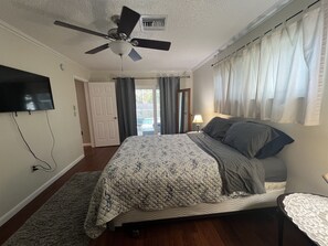 3 bedrooms, iron/ironing board, WiFi, bed sheets - Palm Harbor "Sunset Beacon Retreat" (Palm Harbor)
