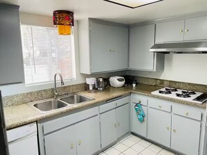Private kitchen - Pet allowed/close golf course, DTLA, Pasadena # 1

 (Alhambra)