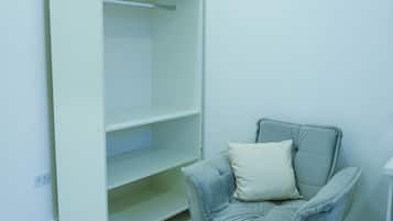 1 bedroom, Egyptian cotton sheets, premium bedding, down duvets