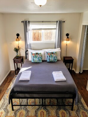 3 bedrooms, desk, iron/ironing board, free WiFi