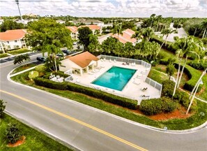 Pool - RARE Find!King Lux Suite,Pets,Golf,Pickleball, 2Pools, WiFi, Netflix, Fireplace (Naples)