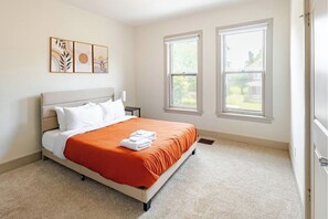 5 bedrooms, desk, iron/ironing board, free WiFi