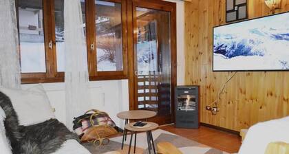 A gem in Val di Sole, directly on the ski slopes and trails.