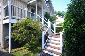 Exterior - River Front 2-bedroom house in Pigeon Forge 
- 1 mile to Parkway- No Steep Roads (Pigeon Forge)