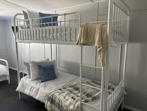 5 dormitorios, tabla de planchar con plancha, wifi y ropa de cama