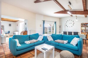 TV, fireplace, DVD player
