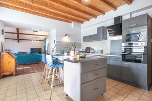 Kühlschrank, Mikrowelle, Ofen, Geschirrspüler