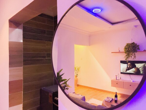 Interior - Cozy Bohemian 1-bedroom apartment with AC, WiFi in fabulous Accra (Accra)