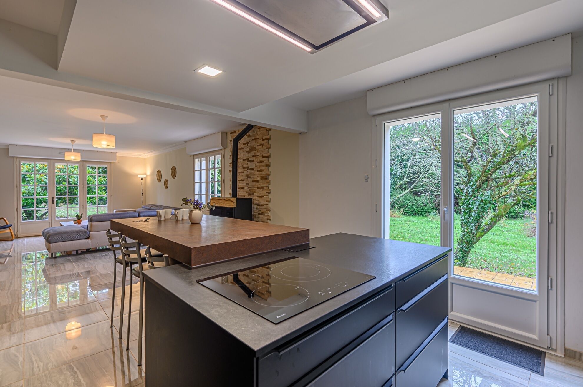 Kjøleskap, mikrobølgeovn, ovn og oppvaskmaskin