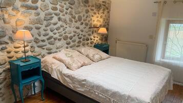 1 slaapkamer, een bureau, gratis wifi, beddengoed