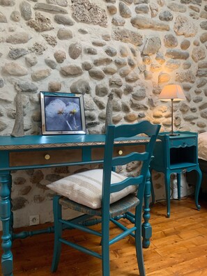 1 bedroom, desk, free WiFi, bed sheets