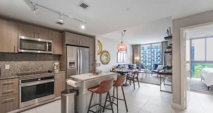 Downtown Doral Condo w-Free Parking