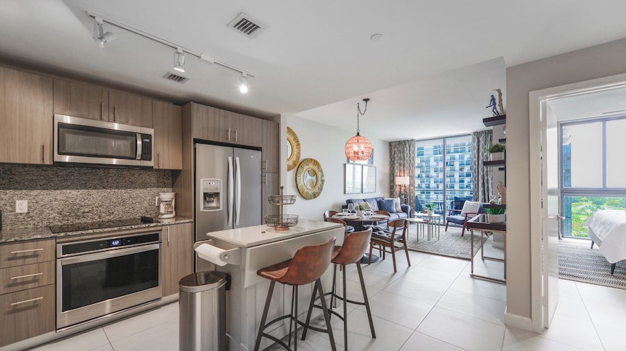 Downtown Doral Condo w-Free Parking