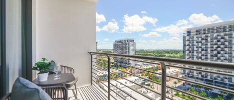 Condo, sacada, vista para a cidade | Sacada